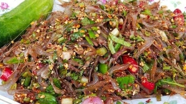 ยำกุ้งเต้น byจ๊ะเอ๋ ตลาดเซฟวัน