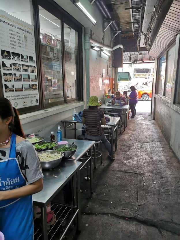 บรรยากาศ ขนมจีนน้ำยาแม่องุ่น ตรอกข้างห้างตั้งฮั่วเส็ง บางลำพู -