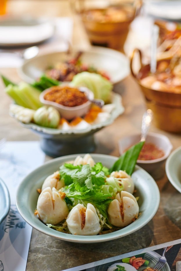 เมนูของร้าน Charm Eatery and Bar ราชครู