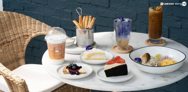 ON A CLOUD COFFEE & CROISSANT(วันนี้เปิดปกตินะคะ) Charoen Nakhon