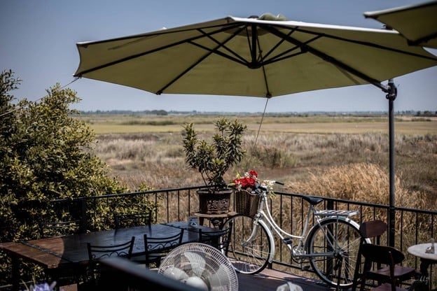 บรรยากาศ Set Arts And Props Cafe And Bistro