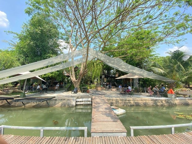 บ้าน ๑,๐๐๐ ไม้ Cafe & Farm