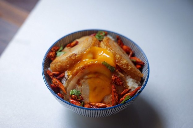 เมนูของร้าน หมูกรอบชาชู ลูกหมูเจ็ดตัว