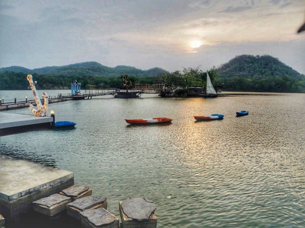 Inlaya Bar and Grill