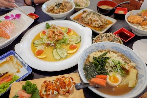 ร้านอาหารญี่ปุ่นTomodachi จอมสุรางค์ยาตร์