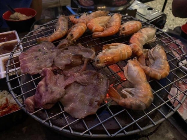 ยักษ์กินเนื้อ บุฟเฟ่ต์ปิ้งย่าง
