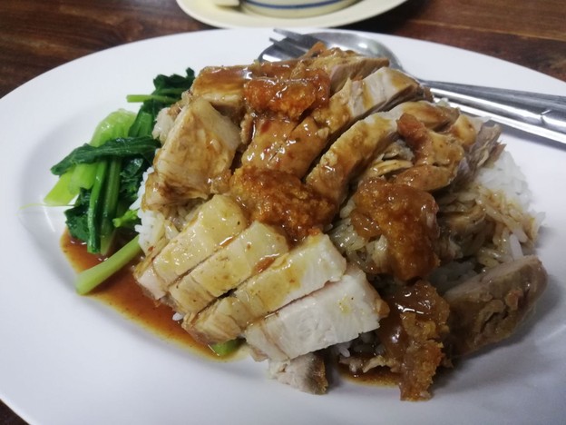 เมนูของร้าน เป็ดย่างน้ำผึ้งแดนตะวัน