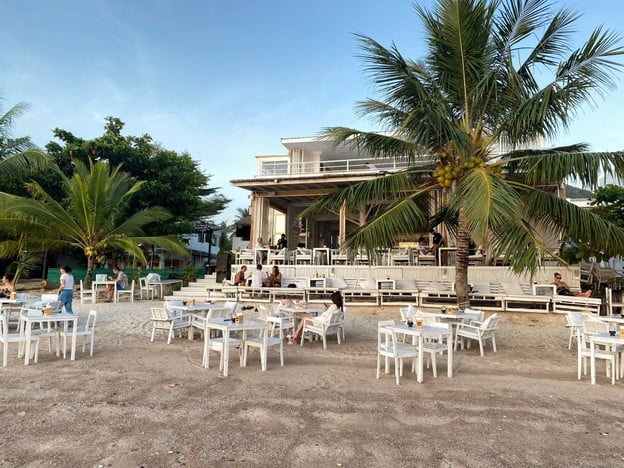 Whitening Bar & Restaurant เกาะเต่า