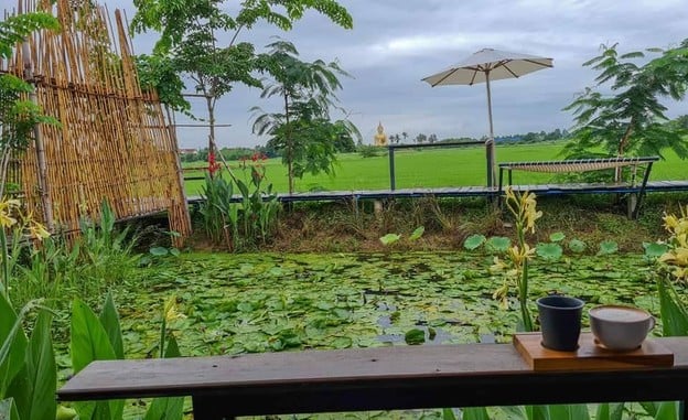 บรรยากาศ The Lao Cafe & Steak วิเศษชัยชาญ