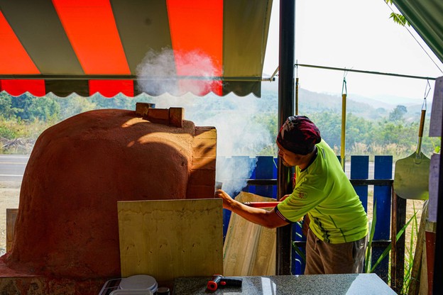 ยักษ์ไกวเปล Pizza Cafe