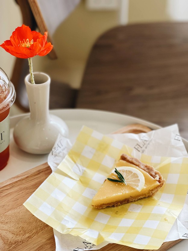 Flat cafe and space Thaphra