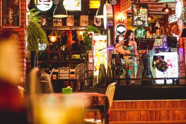 สวนอาหารซุ้มไผ่ เรโทร