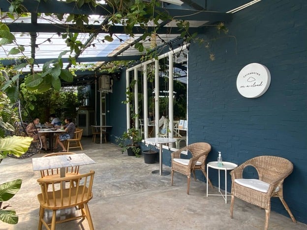 ON A CLOUD COFFEE & CROISSANT Charoen Nakhon