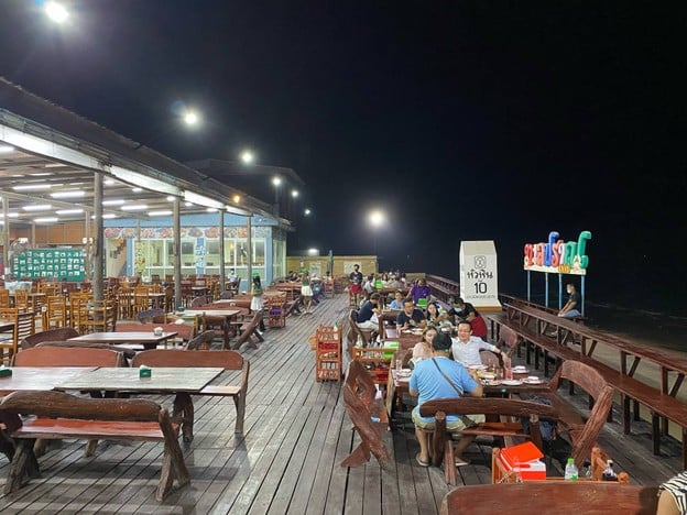 O.X. Seafood ปากน้ำปราณ