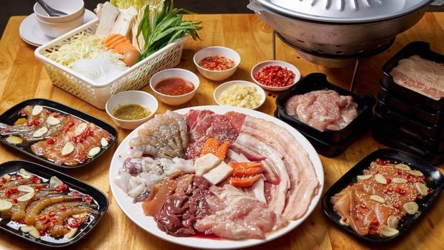 หญิงใหญ่ หมูกระทะ