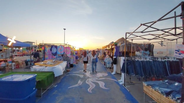 ถนนคนเดินบางแสน