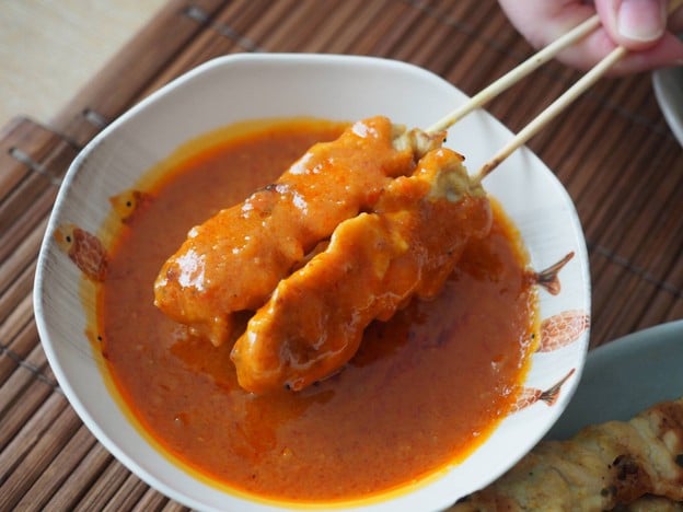 หมูสะเต๊ะนายซ้ง (เจ้าเก่าหน้าร้านสมบูรณ์โภชนา)บรรทัดทอง  บรรทัดทอง