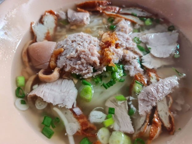 ก๋วยเตี๋ยวหมูบ้านบึง เจ้าเก่าโอเค ชุนฮ้อ