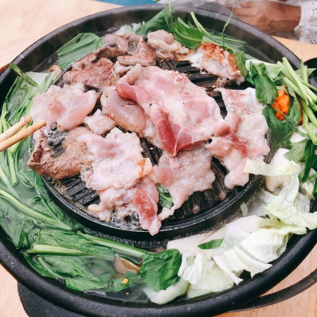 แชร์โลมา หมูกระทะ & คาเฟ่ ซ. พัทยา- นาเกลือ 29/1