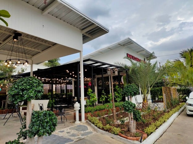 หน้าร้าน ร้านแม่กลองหัวปลาหม้อไฟ ปูไข่นึ่งนม ถนนพรานก-พุทธมณฑล คลองขวาง