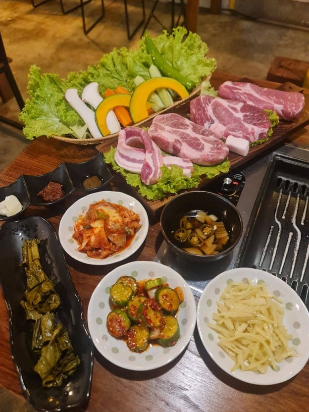BOOBOOSIKDANG (Korean B.B.Q Restaurant)