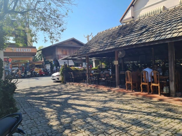 บรรยากาศ เฮือนฮอม -