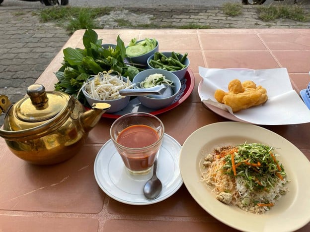 จ๊ะดำข้าวยำ