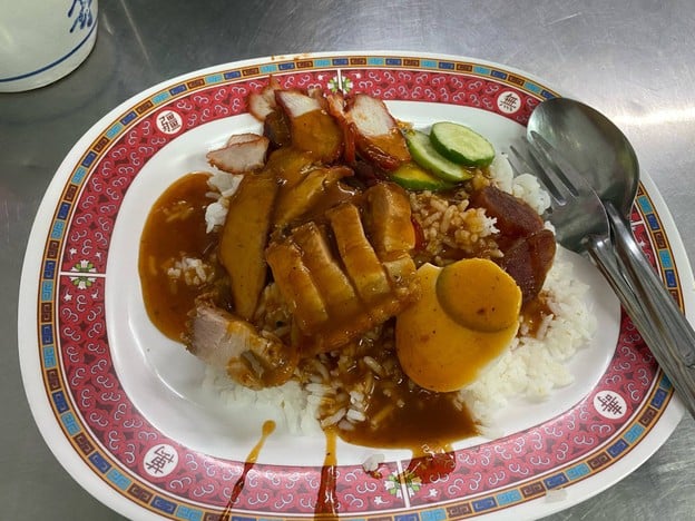 เมนูของร้าน ข้าวหมูแดงคุณอี๊ด