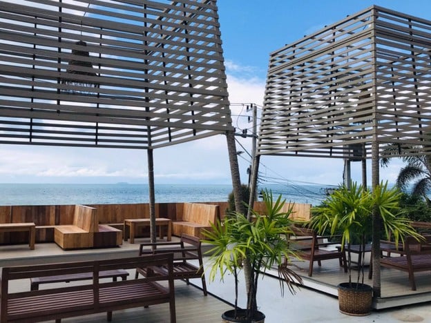 Summer House Cafe x Beach Club Pattaya