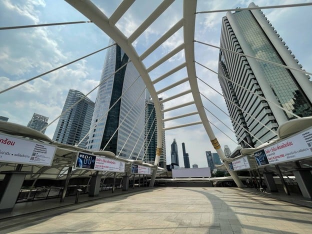บรรยากาศ สกายวอล์คแยกสาทร-นราธิวาส (สะพานช่องนนทรี)