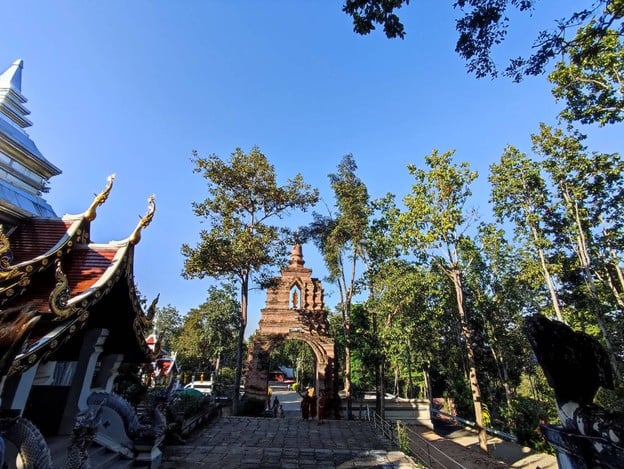 วัดอนาลโยทิพยาราม (ดอยบุษราคัม)