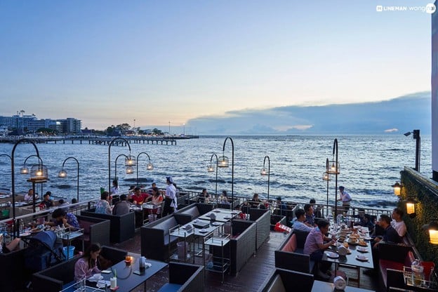 CHARIOT Pub & Restaurant