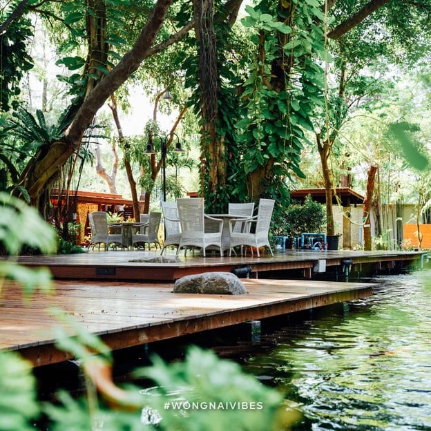 Raya Restaurant & wine bistro / Raya Coffee