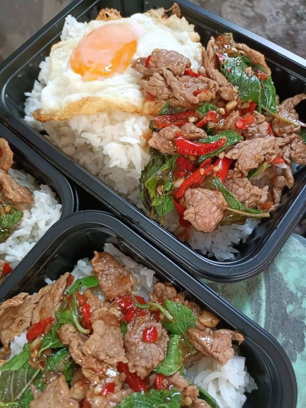 เมนูของร้าน (อาหารฮาลาล)กระเพราเนื้อพริกแห้งรสจัด อ่อนนุช