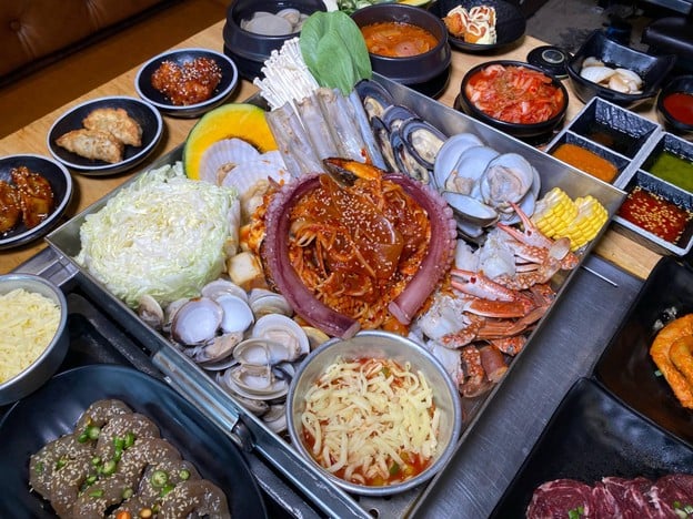 Shell We Meat- All You Can Eat Korean food อาหารเกาหลี ปูดองซีอิ๊วเกาหลี