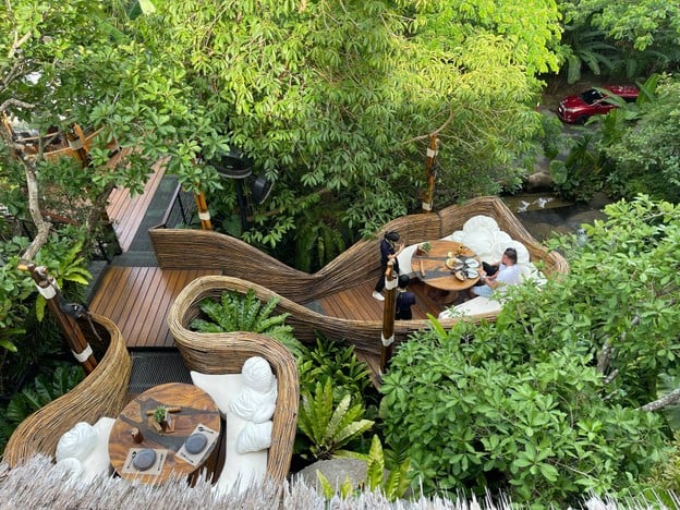 Three Monkeys Restaurant วิชิต