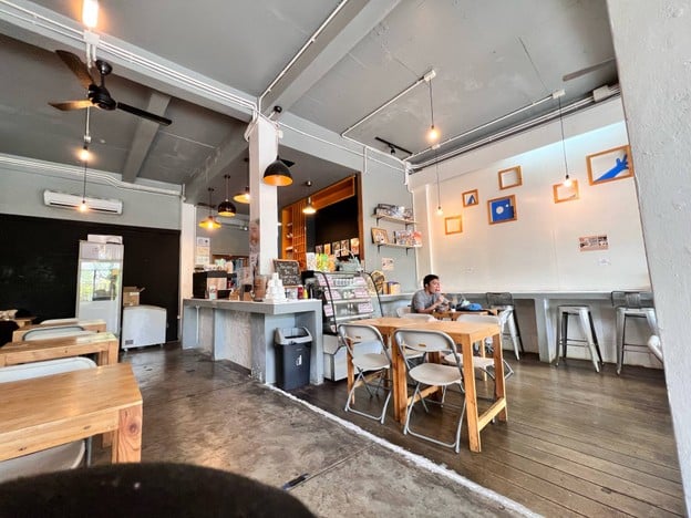 Let's Say Cafe : 24 Hours ราชวิถี 3