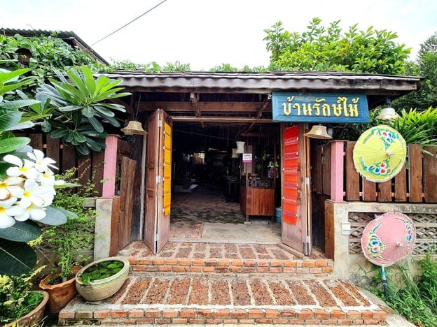 บ้านรักษ์ไม้ ก๋วยเตี๋ยวสุโขทัย