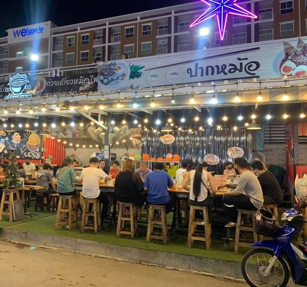 ก๋วยเตี๋ยวปากหม้อ  ตลาดนัดเลียบด่วนรามอินทรา