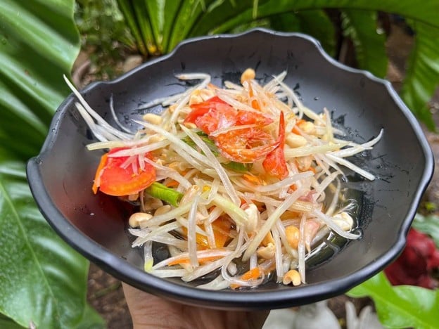 เมนูของร้าน ล้านส้มตำใบตอง - บายพาส