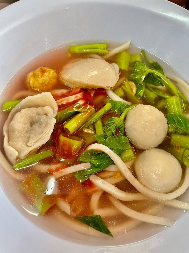 เมนูของร้าน ก๋วยเตี๋ยวลูกชิ้นปลาภูเก็ต เวียงกุมกาม เชียงใหม่ ไม่มีสาขา ไม่มีสาขา