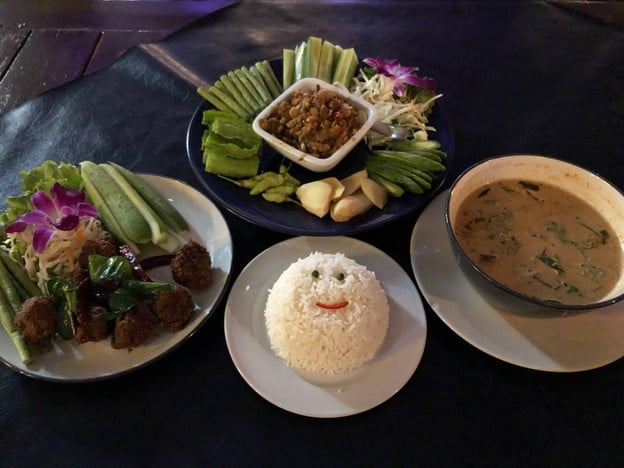 บ้านชายน้ำ