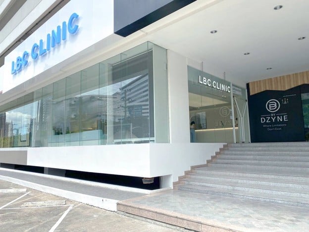 หน้าร้าน LBC Clinic