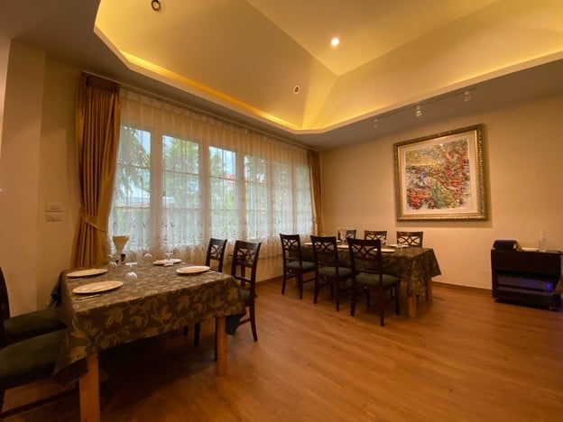 Chef's Bistro By Chef Aod