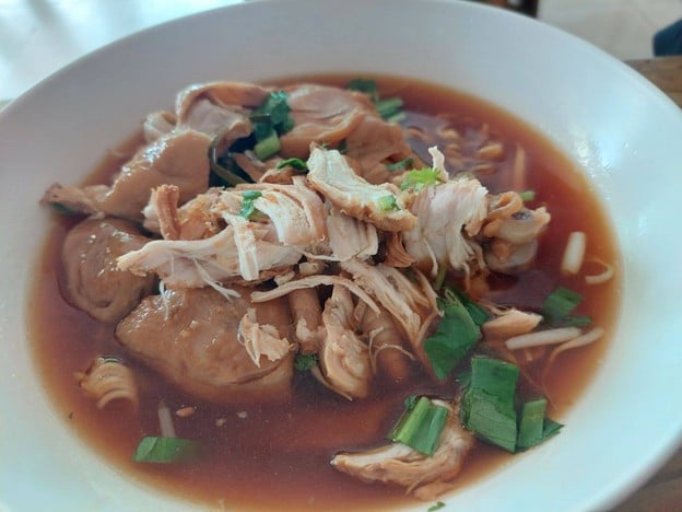เมนูของร้าน ก๋วยเตี๋ยวไก่มะระ พระราม5 สูตรสมุนไพร