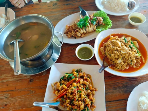 เมนูของร้าน วิวทะเลซีฟู้ด ชะอำ