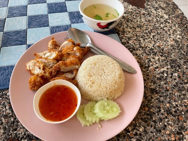 จ่าโจ ข้าวมันไก่ (สูตร ราชนาวี) อ่างศิลา