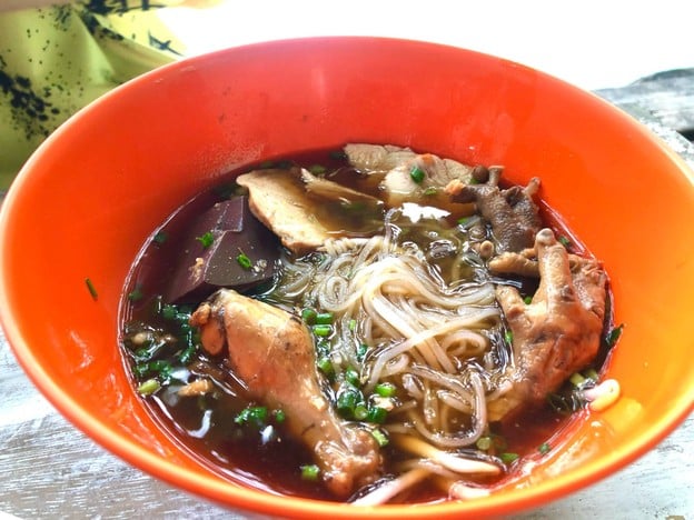 เมนูของร้าน ก๋วยเตี๋ยวไก่ เจี๊ยบเชิญยิ้ม เตี๋ยวเต็มตีน