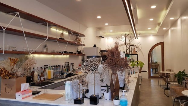 บรรยากาศ Baya'cafe ถนนเลียบทางด่วนพุทธบูชา