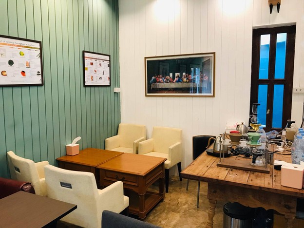 แยกวัดพระธาตุ Guzzjung Cafe’ and Alexkoff Roaster แยกวัดพระธาตุเชิงชุม